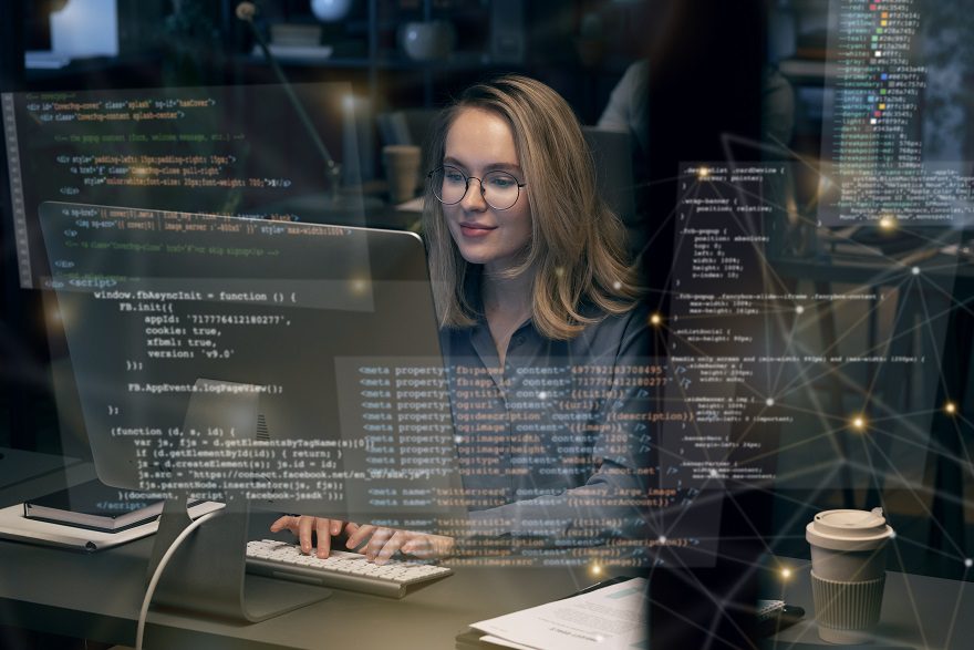 Mes del Programador: ¿por qué es una de las profesiones con más oportunidades y cuánto se gana en dólares desde Colombia?