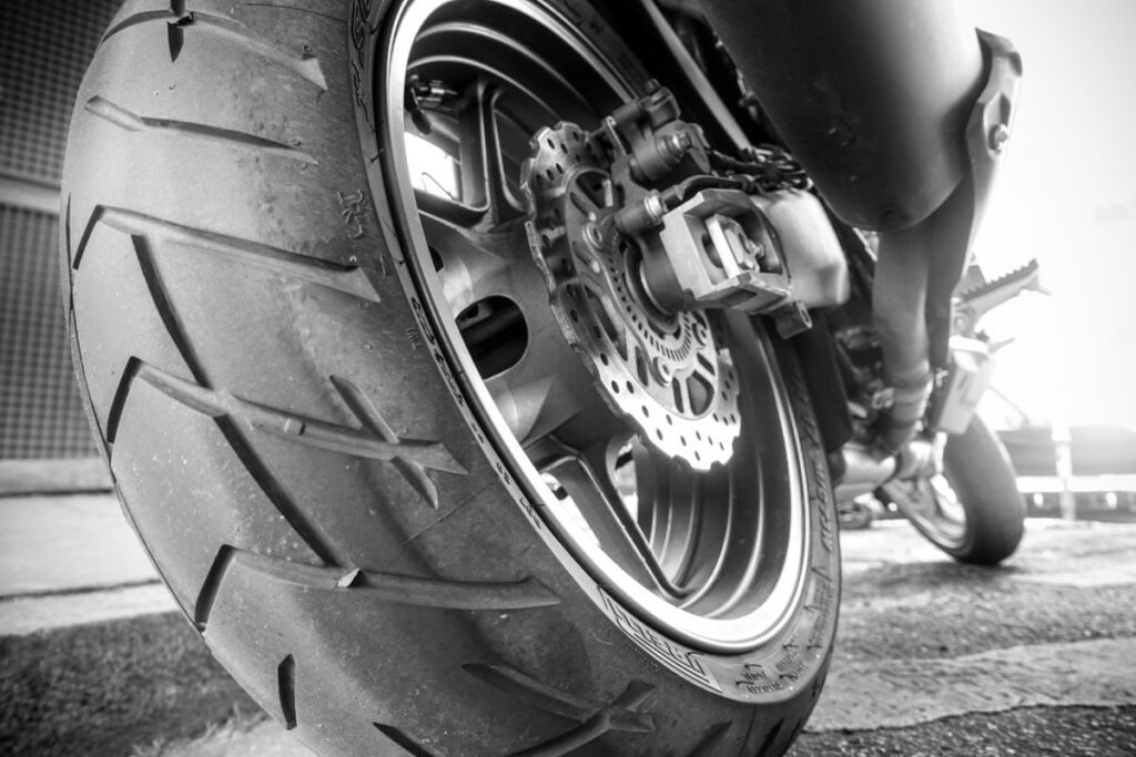 Pirelli presenta 4 claves para optimizar el desempeño de las llantas de Moto en temporada de lluvias