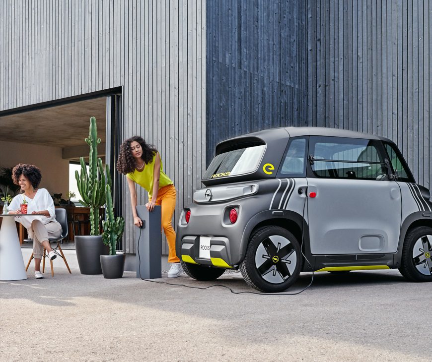 ¿Cómo funcionan los carros eléctricos enchufables en casa?