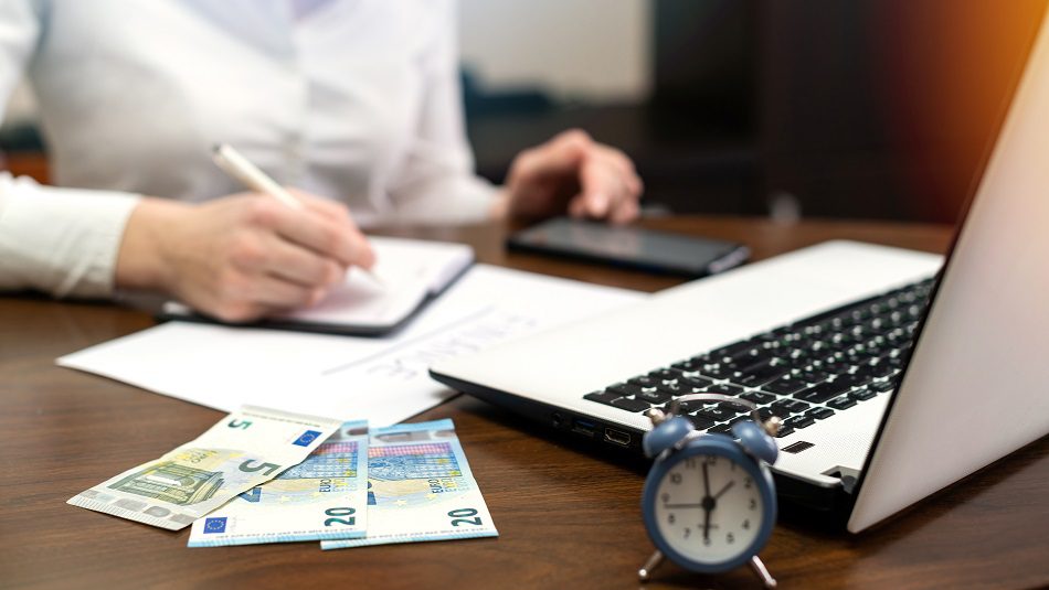¿Cómo gestionar eficientemente tus deudas para maximizar tus ahorros?