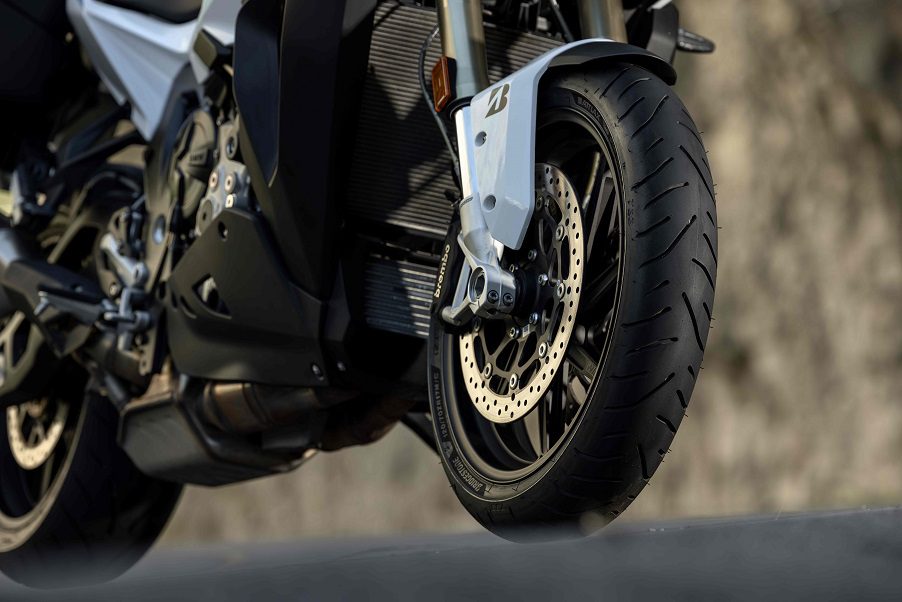 Bridgestone Lanza las Llantas BATTLAX SPORT TOURING T33