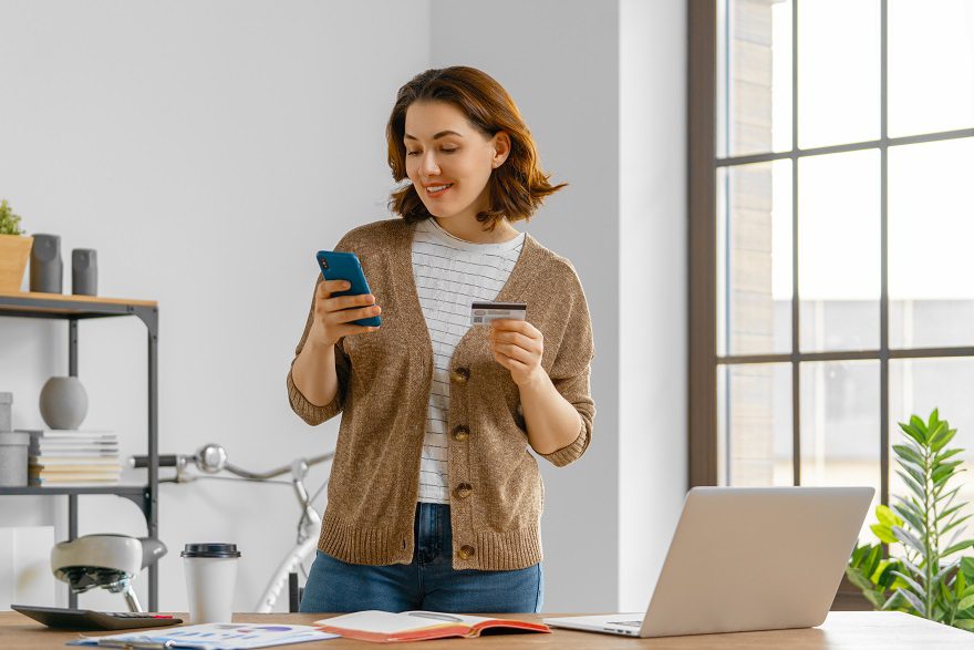 Seis consejos expertos para comprar seguros en Black Friday