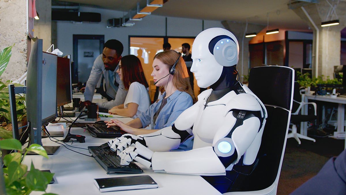 En 2024 los PC 'aprendieron' a hablar (y 2025: cuando empezarán a pensar)