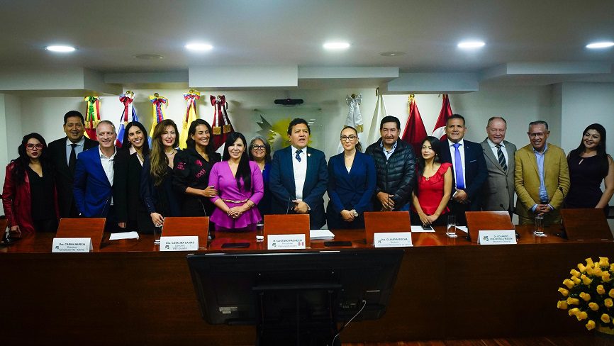 Ministerio TIC sella alianza con Women Economic Forum Ecuador para combatir la violencia en línea contra las mujeres