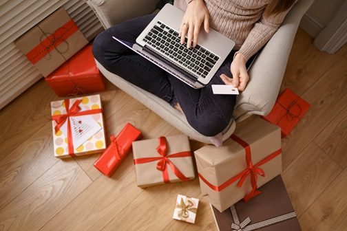 Tecnología bajo el árbol: ideas de regalos geek para sorprender en esta navidad