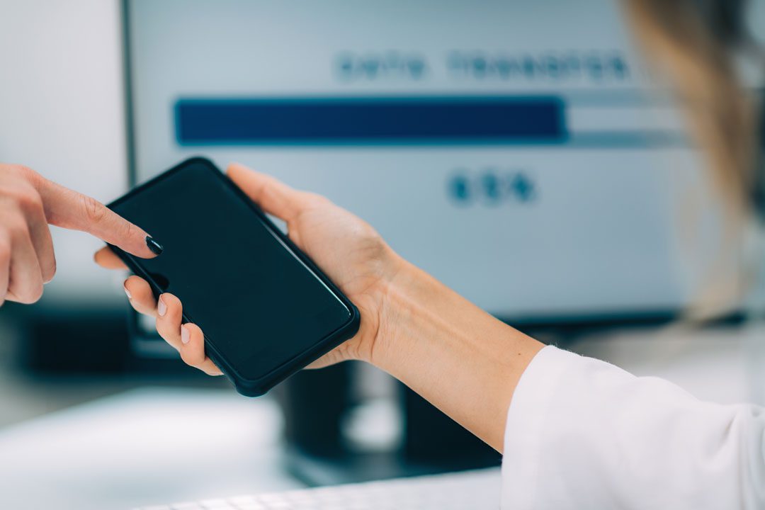 La primera plataforma de pagos digitales inmediatos disponible 99.999% en Colombia