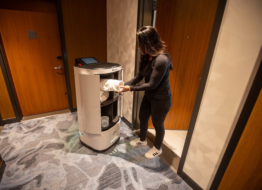 Marriott y LG eligieron RobotLAB para revolucionar la automatización hotelera 
