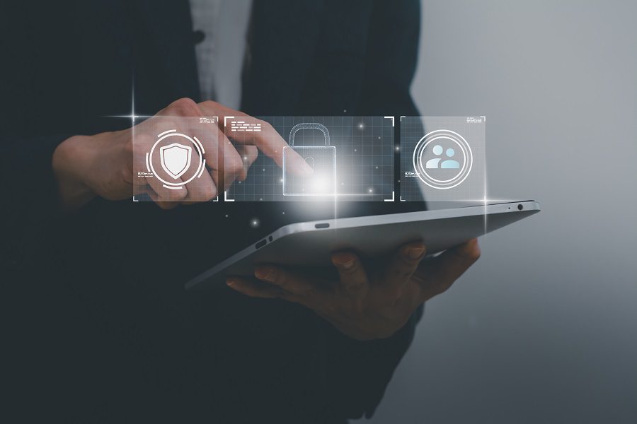 ¿Cómo evitar fraudes y suplantaciones al usar IA en la oficina?