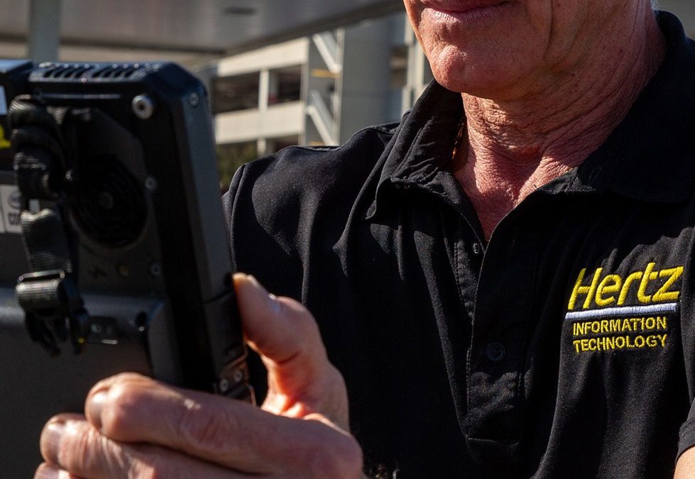 Hertz incorpora tecnología de vanguardia para optimizar la entrega de vehículos en aeropuertos