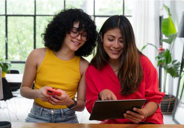 Lanzan convocatoria para formar gratis a más de 1.900 mujeres en tecnología