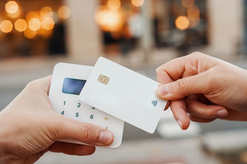 La paytechAkua lanza la primera plataforma en la nube para procesamiento y aceptación de pagos en Colombia, potenciada con IA