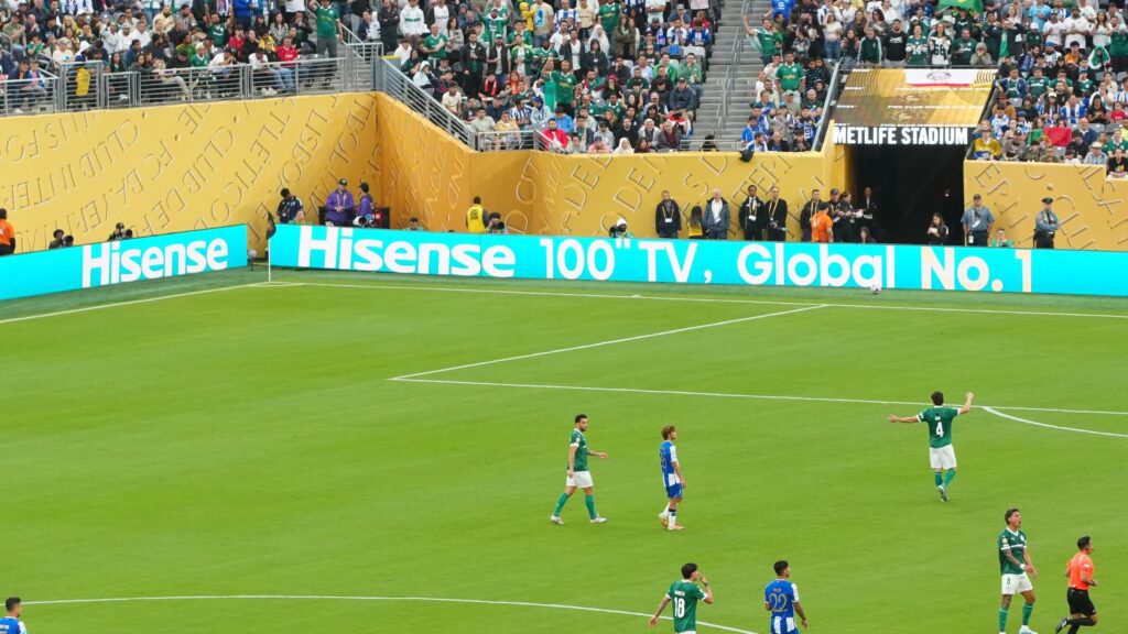 Hisense demuestra su liderazgo en el mercado con la llegada del televisor "HISENSE 100"