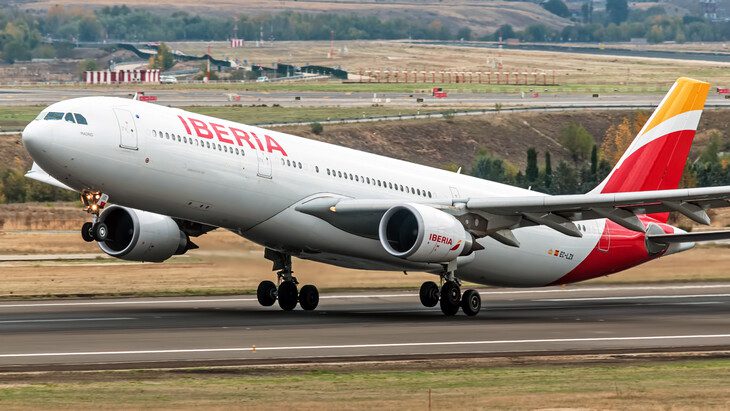 Iberia transforma la aviación con innovación en la nube e inteligencia artificial de AWS