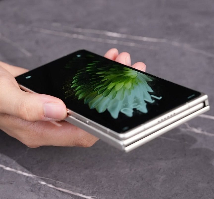 Phantom Ultimate G Fold: el nuevo celular tri-plegable de TECNO