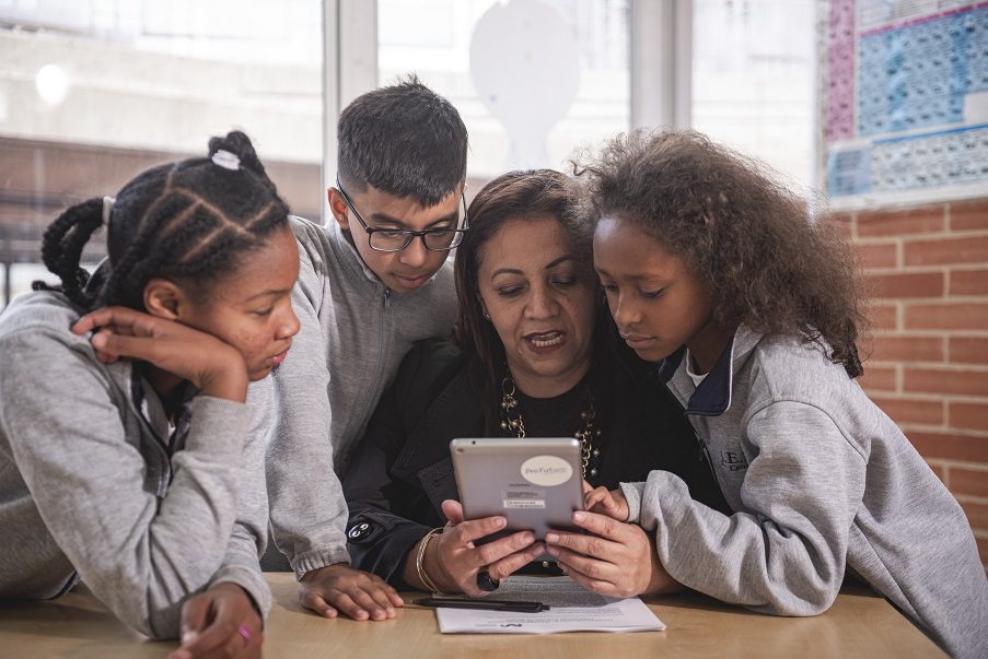 Más de 10 mil docentes ya se forman en IA: el gran reto educativo que enfrenta Colombia