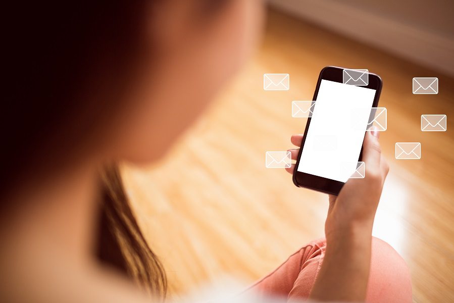 Integración de SMS, RCS y WhatsApp transforma la experiencia del cliente