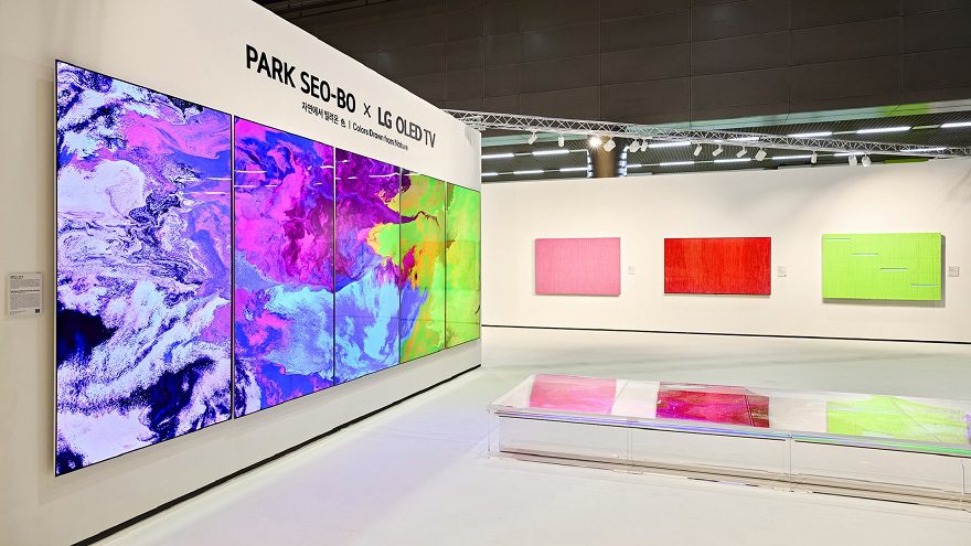 El televisor OLED de LG da vida a los colores inspirados en la naturaleza de Park Seo-Bo en Frieze Seoul 2025