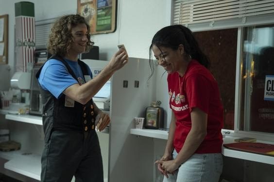 Task: Unidad Especial - un thriller que pone a la familia en el centro de la historia