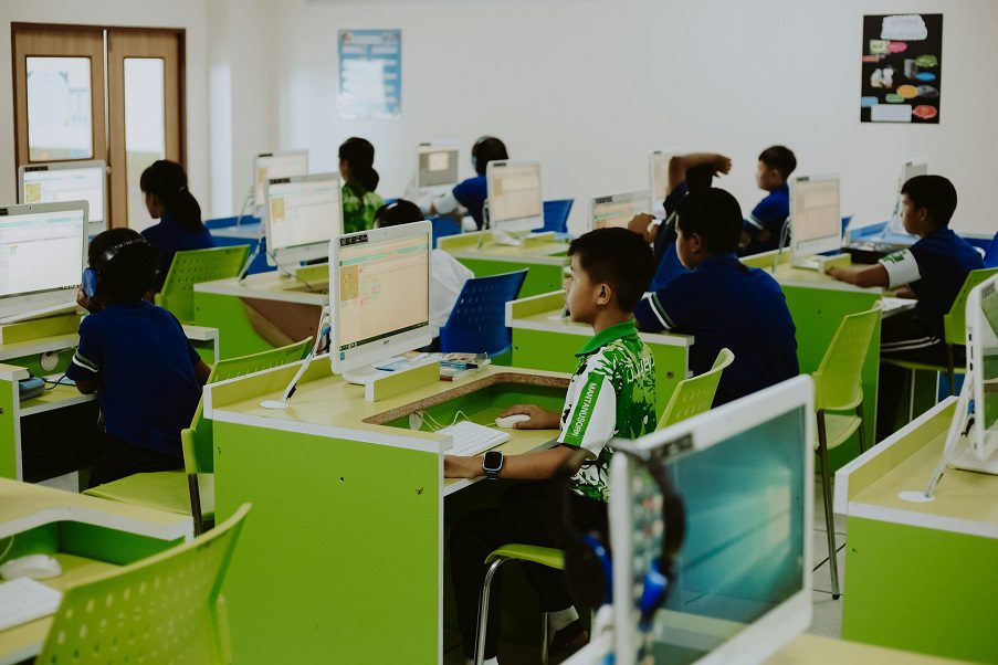 Cloudflare y Giga se asocian ​​con UNICEF para acelerar ​​la conectividad escolar