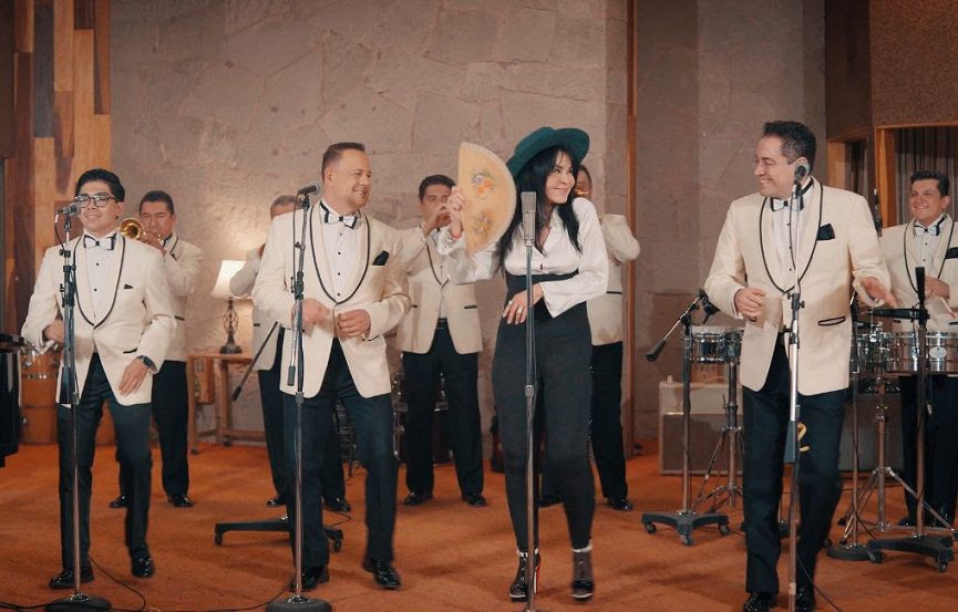 María Conchita Alonso revive su clásico Vamos a Bailar Guajira de la mano de La Sonora Santanera