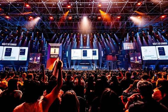 Hotmart FIRE celebra 10 años y consolida la nueva economía digital