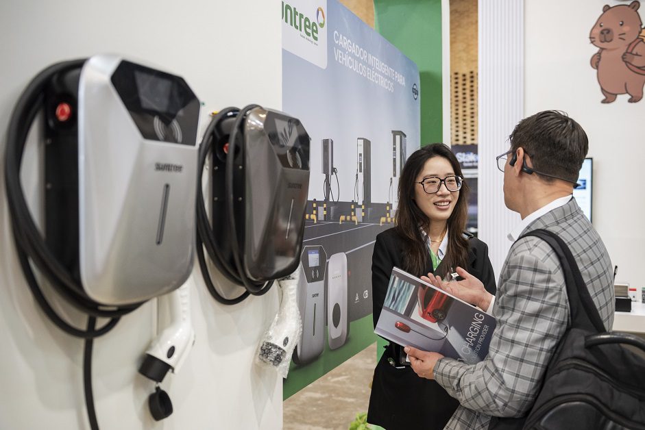 Exposolar 2025: un impulso a la movilidad eléctrica y el desarrollo sostenible del país