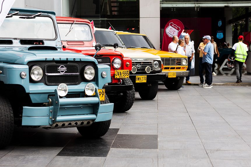 Nissan continúan celebrando sus 65 años en Colombia con la Ruta 65: Medellín se suma a la caravana histórica 