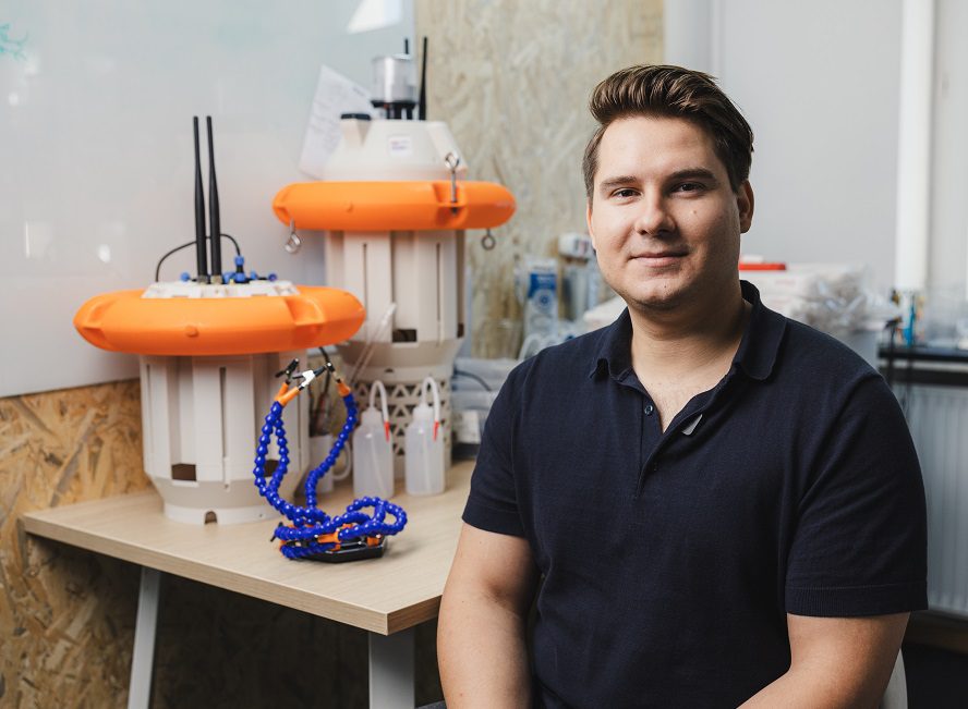 James Dyson Award 2025: IA para salvar ríos y un teclado para el Parkinson son los ganadores