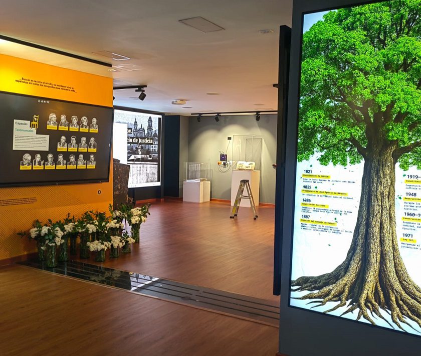 Con monitores industriales y tecnología OLED transparente se preserva la memoria del Palacio de Justicia