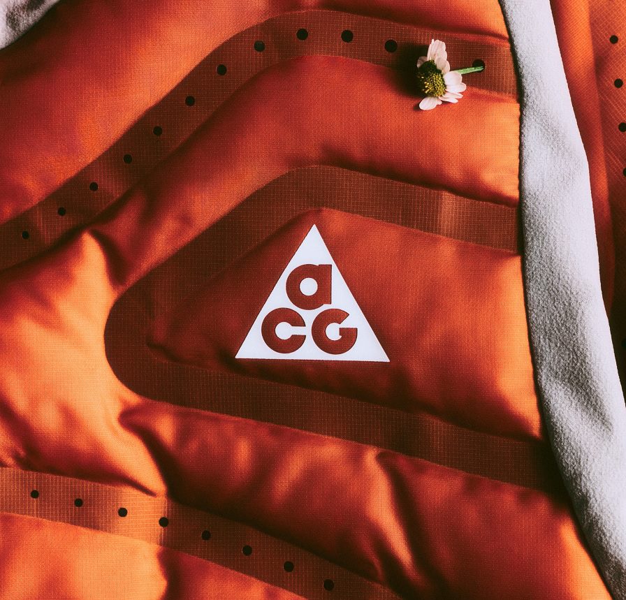 Nike ACG Lava Loft: La chaqueta de plumón diseñada para corredores de trail en todo tipo de condiciones