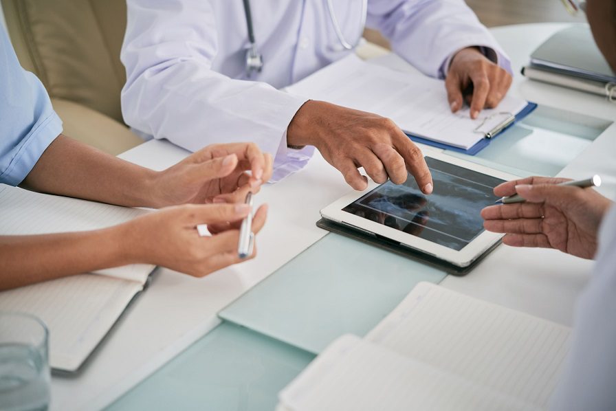 Tecnología e inteligencia artificial: soluciones para superar la crisis del sistema de salud en Colombia