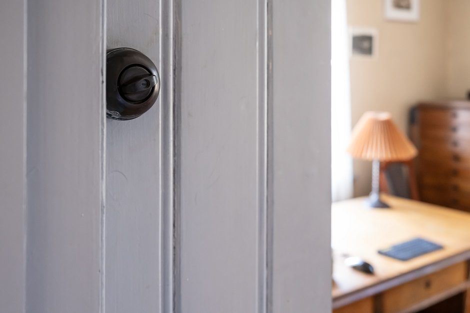 La puerta de entrada se vuelve digital: mirillas inteligentes que cuidan tu hogar