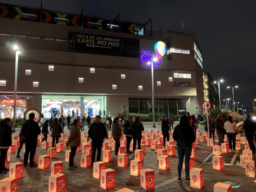 Paseo Villa del Río celebra el Día de Velitas con 800 faroles