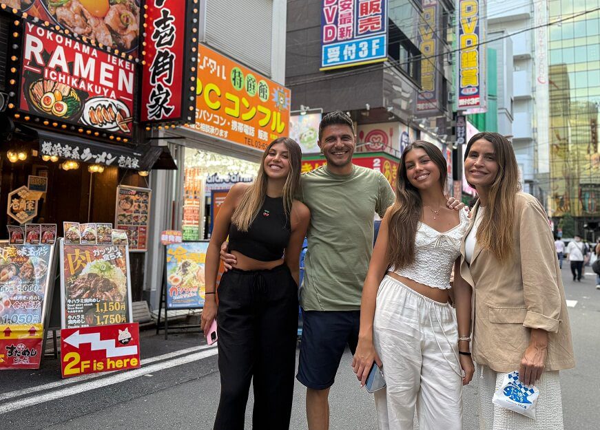 Antena 3 Internacional estrena ‘El Capitán en Japón’, la nueva aventura road trip del exfutbolista Joaquín Sánchez y su familia