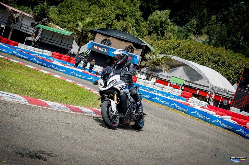 BMW Motorrad inaugura el 2026 en Colombia el lanzamiento del Academy Festival