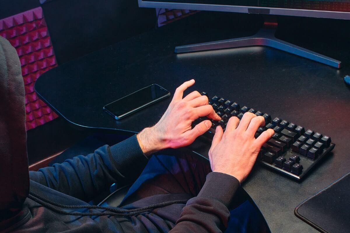 La psicología detrás del fraude digital en Colombia y cómo evitar ser víctima