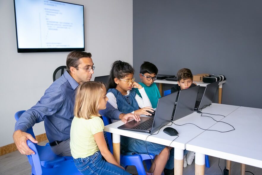 Del aula al futuro laboral: por qué una AI PC es la inversión educativa estratégica en 2026