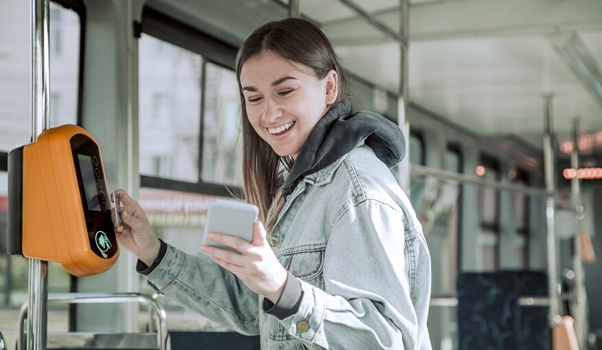 Nueva función en dale!: recarga tu tarjeta Tullave desde el celular y evita las filas en TransMilenio