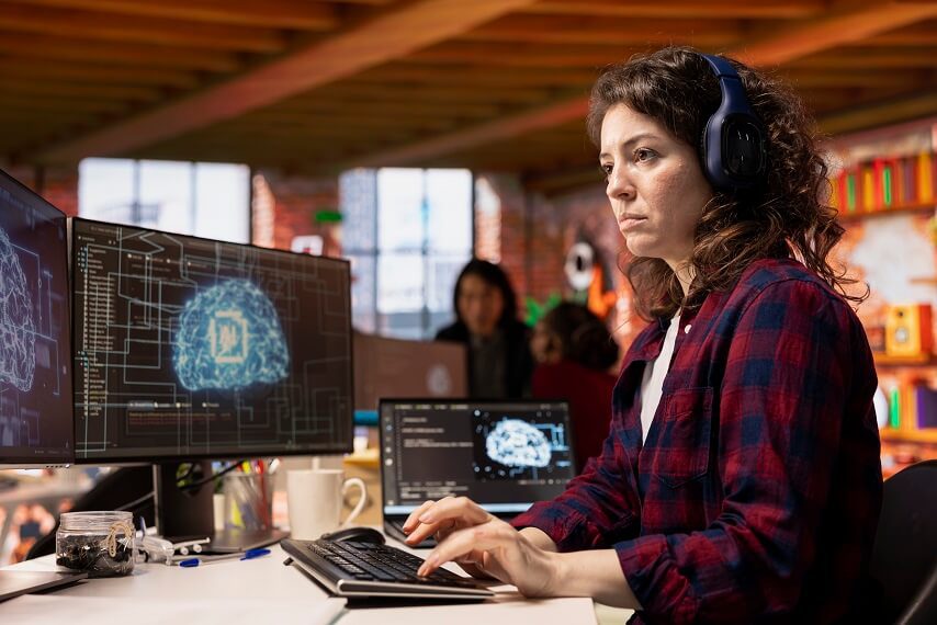 Cómo el programa AWS Gen AI University acelera la adopción de inteligencia artificial corporativa