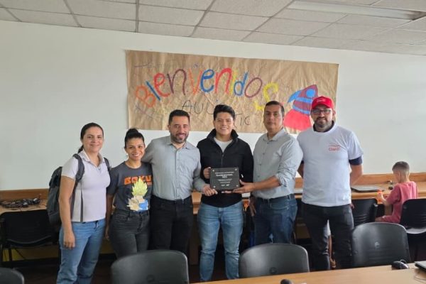 Claro y la Secretaría de Educación de Manizales presentan 10 nuevas instituciones con Escuelas Conectadas