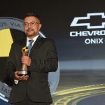 Chevrolet es reconocido en los Premios Vía 2026 por el Onix y la Colorado, destacándose en seguridad y eficiencia de reparación