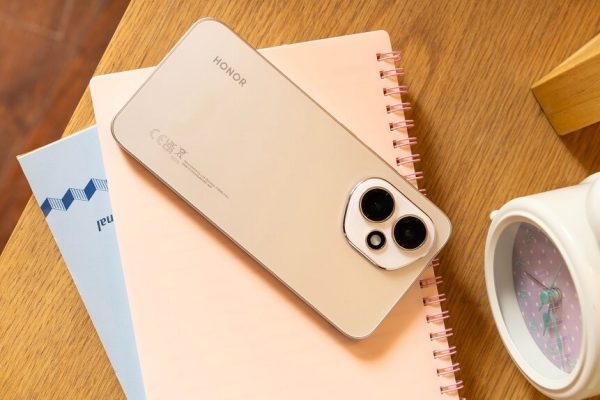 El impacto del celular y la inteligencia artificial en el entorno laboral moderno