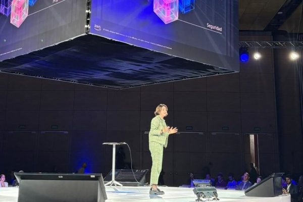 La visión de AWS sobre la inteligencia artificial y su impacto en Aval Tech Week