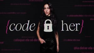 Inteligencia artificial y violencia digital contra mujeres: cómo funciona el bot protector Code Her