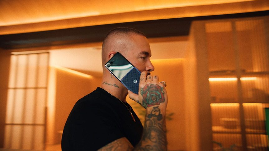 La nueva campaña Jugamos de Motorola une el fútbol y la tecnología con J Balvin