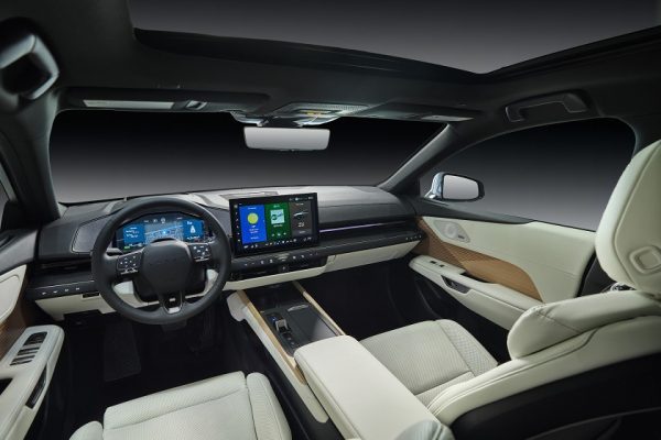 La nueva interfaz multimedia del Lexus ES 2026 establece un estándar en conectividad automotriz