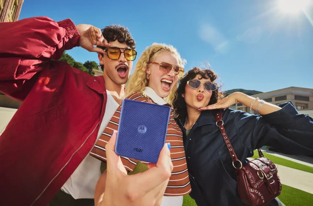 Motorola presenta en Colombia el plegable razr 70 ultra y los moto buds 2 plus: innovación impulsada por inteligencia artificial
