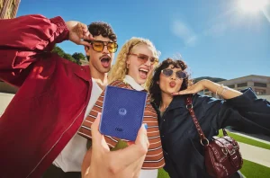 Motorola presenta en Colombia el plegable razr 70 ultra y los moto buds 2 plus: innovación impulsada por inteligencia artificial