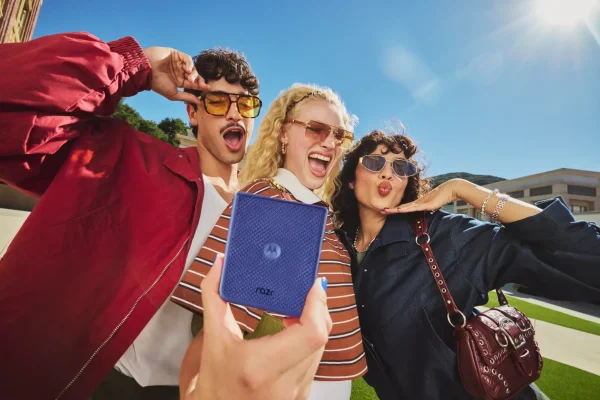Motorola presenta en Colombia el plegable razr 70 ultra y los moto buds 2 plus: innovación impulsada por inteligencia artificial