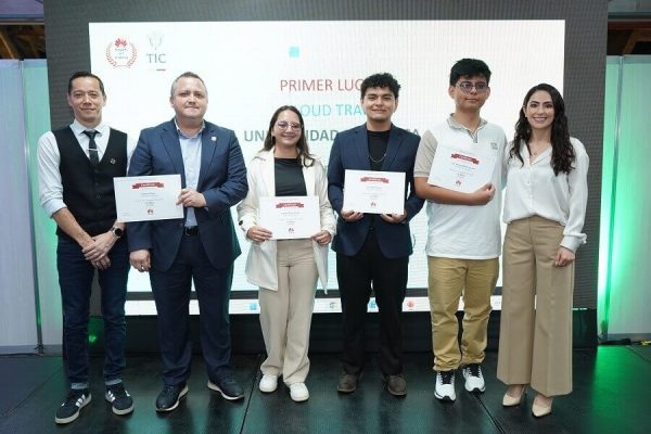 Universitarios colombianos destacan en tecnología: ocho equipos avanzan en una de las competencias TIC más importantes de la región